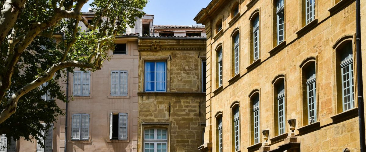 Convention collective courtier en assurance : guide complet IDCC 2247