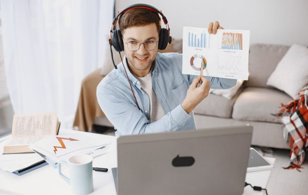 Formation assurance à distance 2026 : BTS, coûts et débouchés réels
